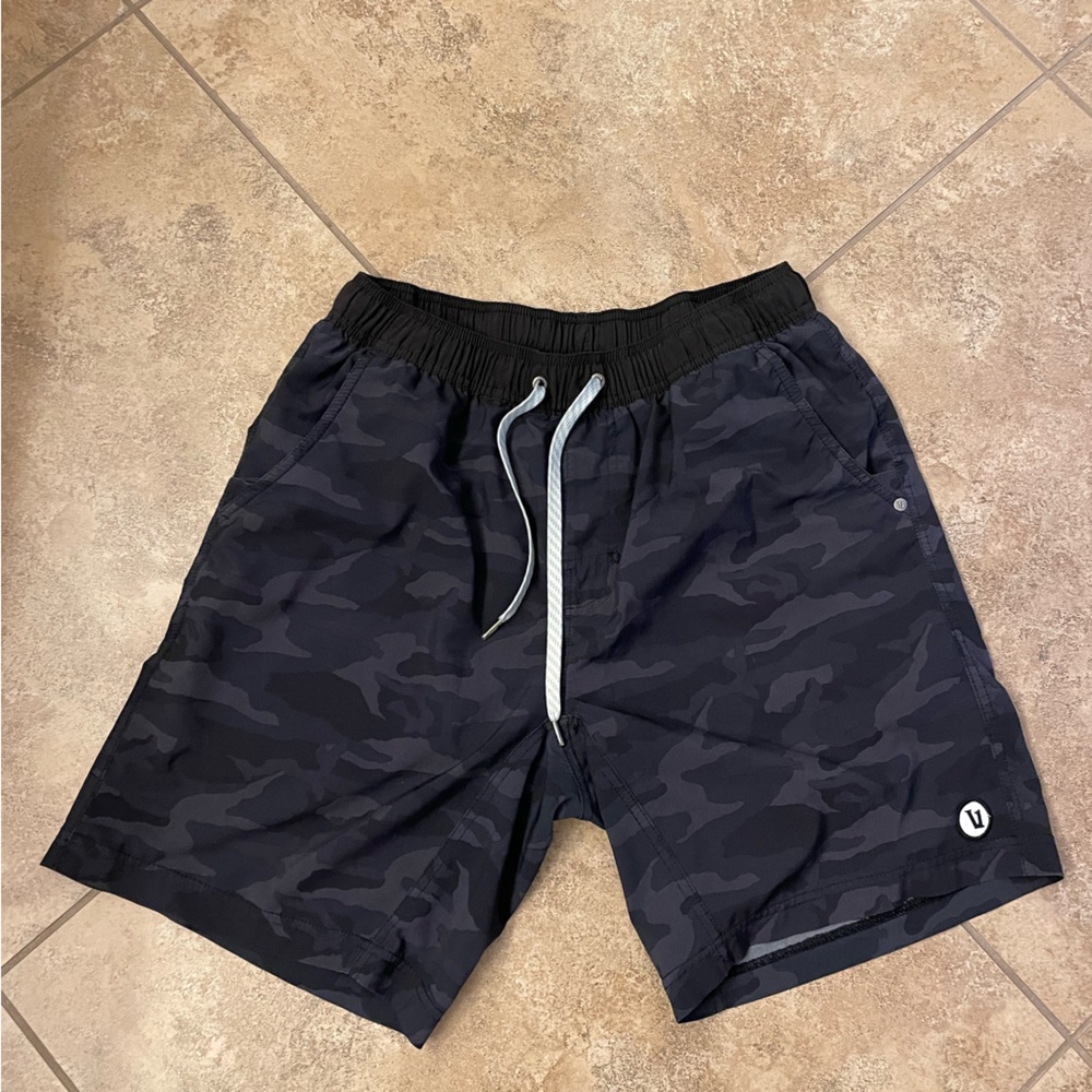 Vuori Kore Shorts size large black camo